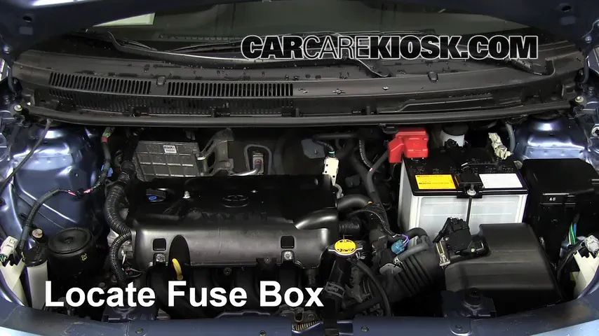 2011 Toyota Yaris 1.5L 4 Cyl. Sedan Fusible (moteur) Remplacement